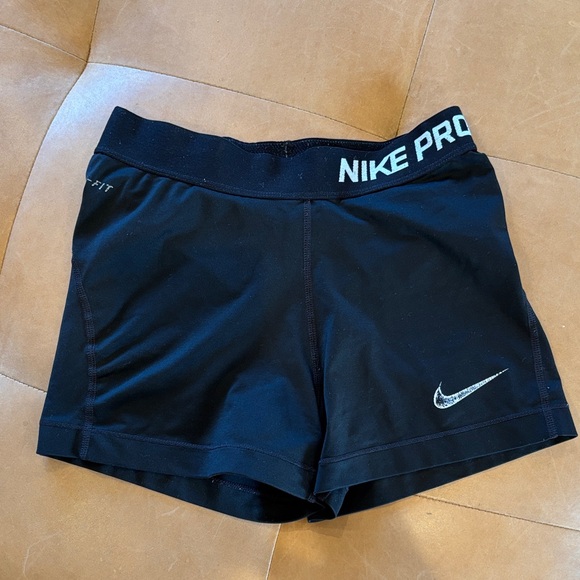 Nike Pro Women's Black Athletic Shorts - Picture 1 of 4